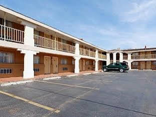 Executive Plus Inn And Suites Elk City Εξωτερικό φωτογραφία
