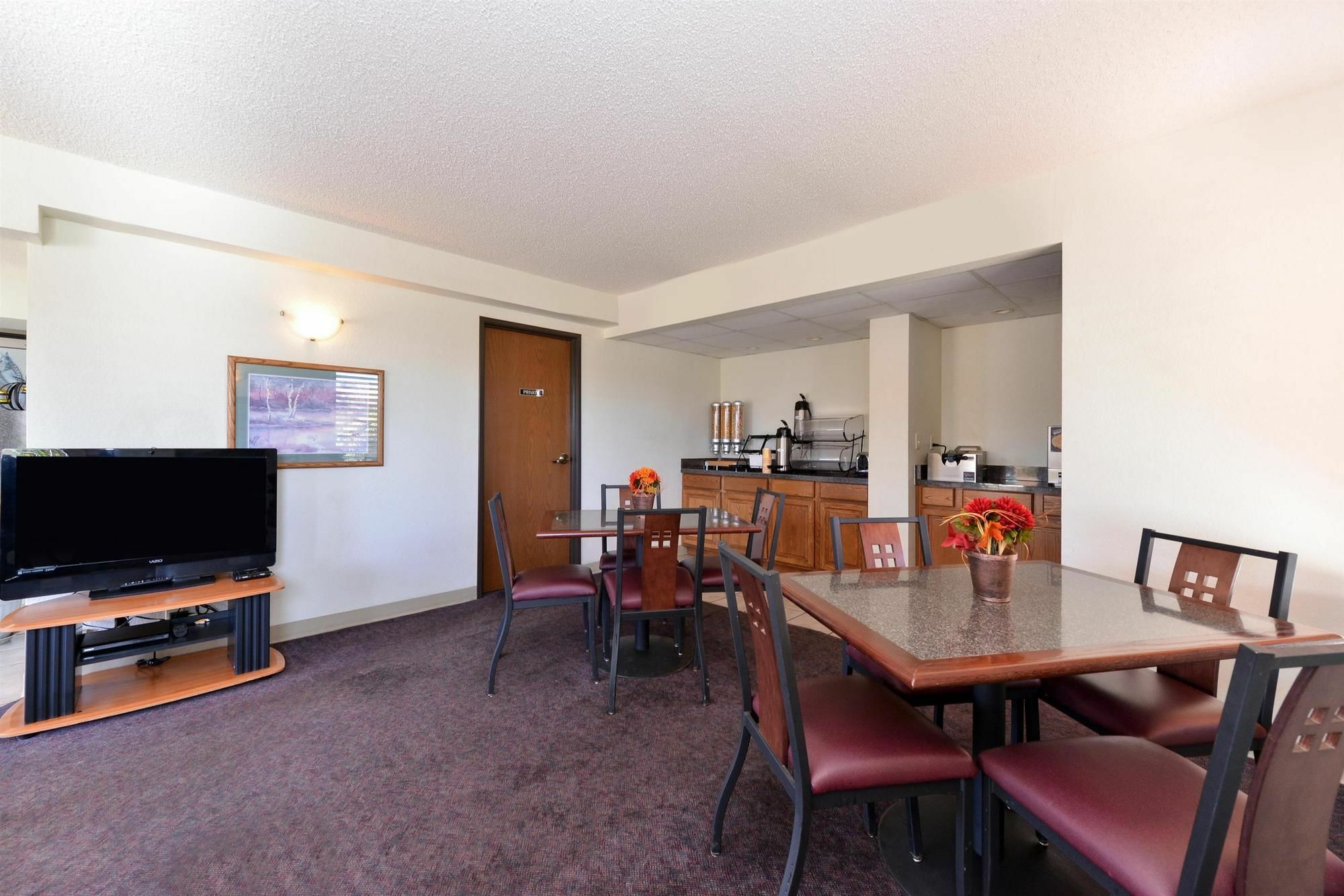 Executive Plus Inn And Suites Elk City Εξωτερικό φωτογραφία